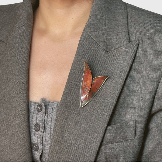 Tulp broche van koper met zilveren rand