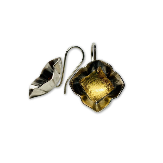 Cupjes oorbellen met fijngoud