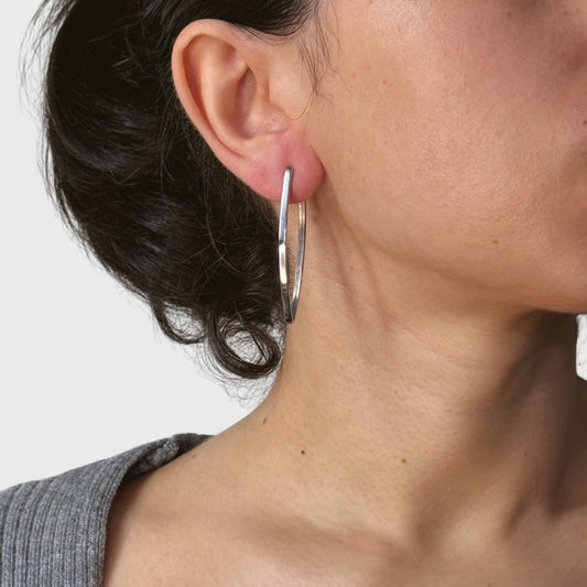 Zilveren punt creolen