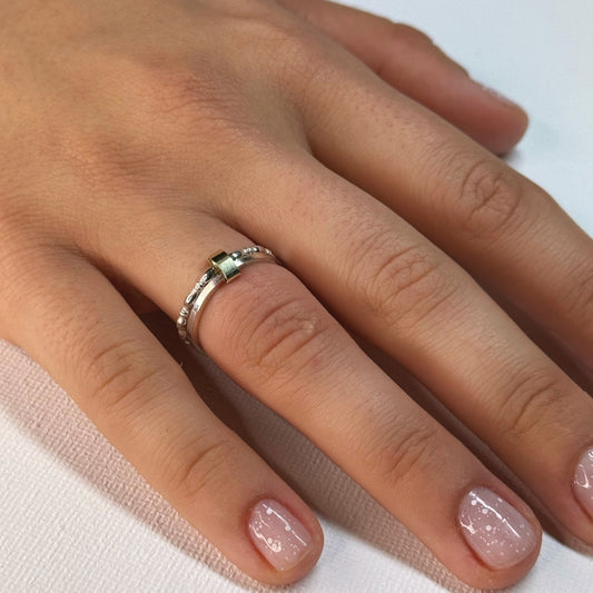 Zilveren slinger ring van smal naar breed