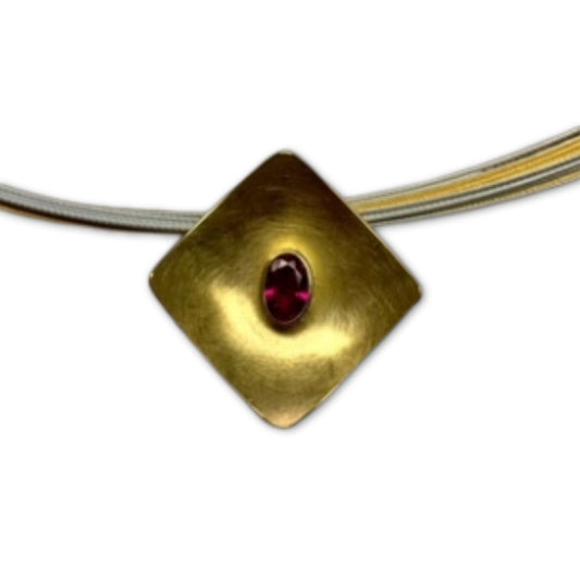 Ketting 18 karaat goud met synthetische robijn