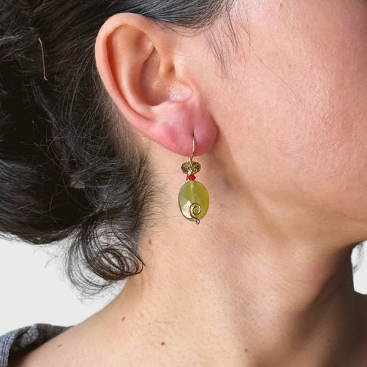 Gold-filled oorbellen met peridot