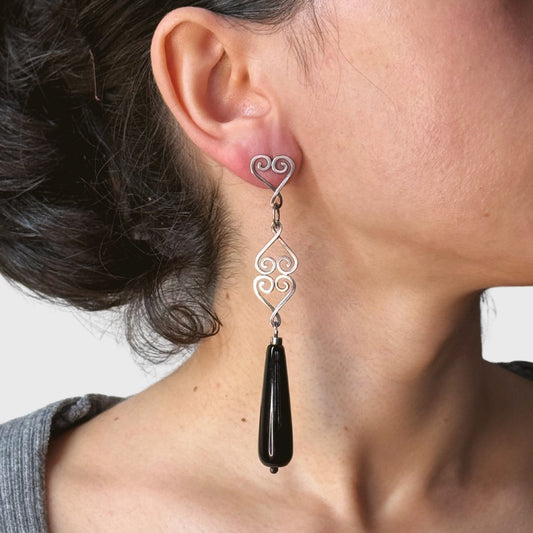 Lange zilveren oorbellen met onyx