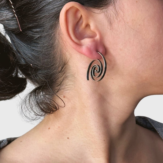 Zilveren krul oorbellen