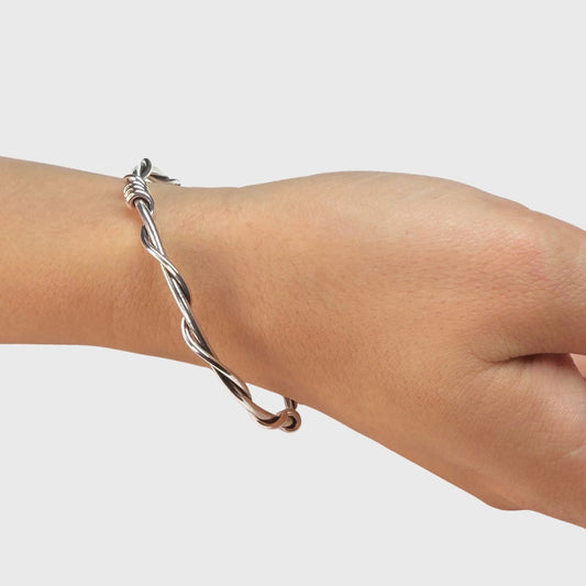 Armband van gewikkeld zilver draad