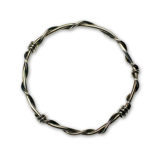 Armband van gewikkeld zilver draad