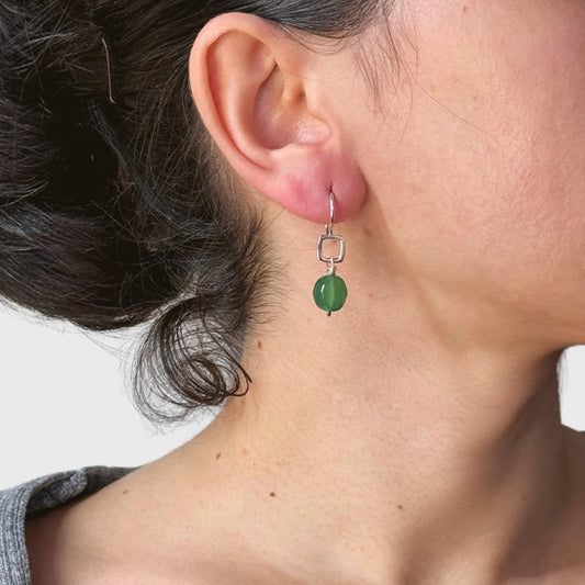 Zilveren bengel oorbellen met calcedon