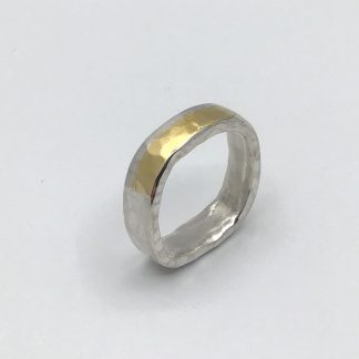 Foto van zilveren ring met puur goud